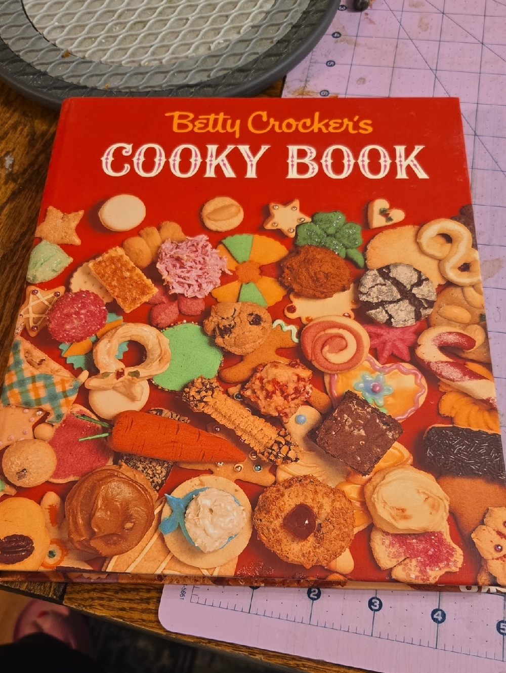 Betty Crocker Cooky Book - Red Cover with Multicolor Cookies